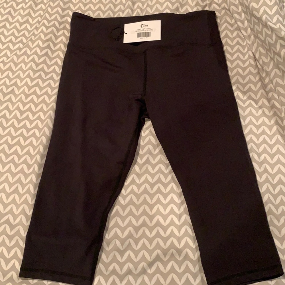 BRAND NEW!!!!! 🤩 Zyia High Rise Crop